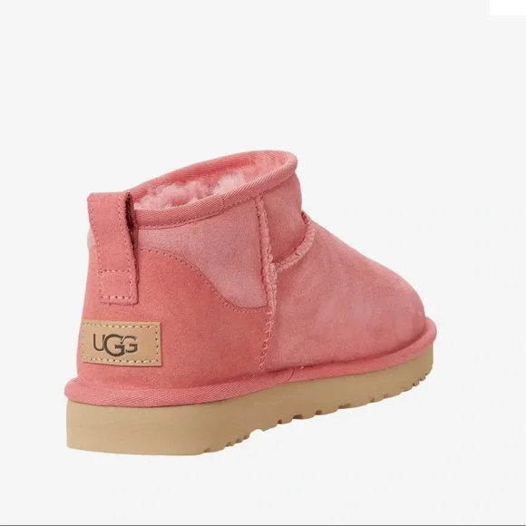 SOLD OuT💓WITH TAGS 💓 UGG®
Women's Classic Ultra Mini Shearling Booties PBSM … - Picture 11 of 13